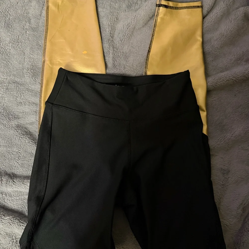 Two pairs of women's BEBE sport workout pants - Picture 4 of 12